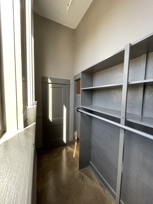 Building Photo - 1009 Highland Ave