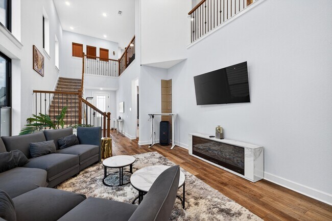 Building Photo - 1514 Park Path Dr