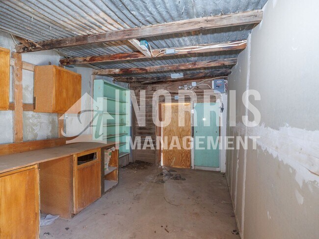 Building Photo - 225 E Aguilar St