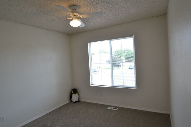 Building Photo - 815 Riverview Ln
