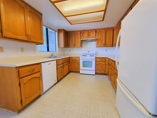 Building Photo - 10844 Pepper Way