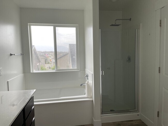 Building Photo - 98 N Stone Gate Dr