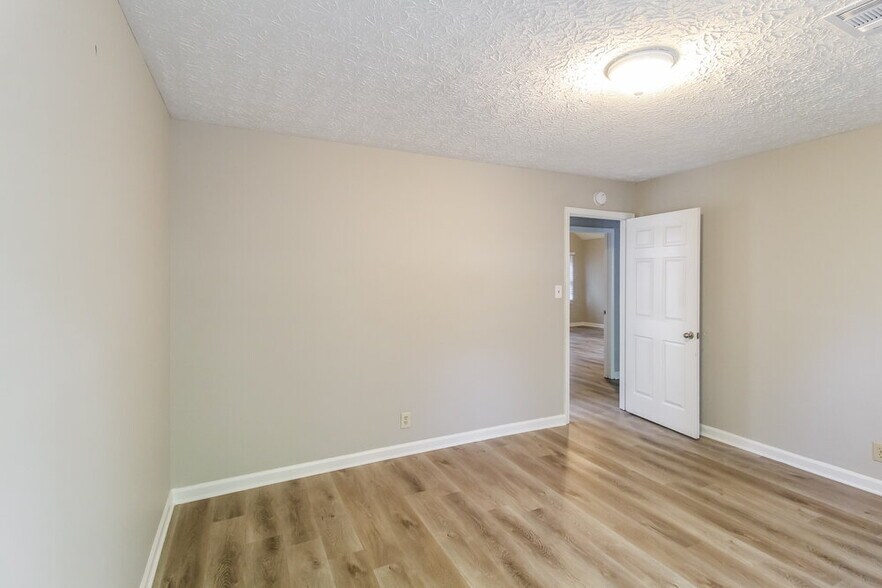 Building Photo - 895 Old Spring Way NE