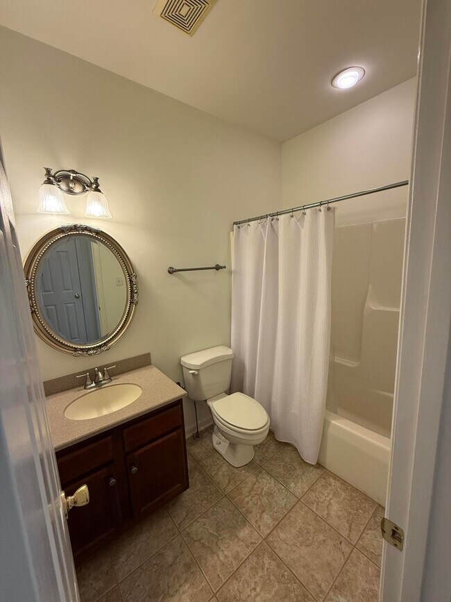 Building Photo - 3652 Fair Ridge Dr