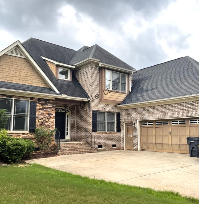 Primary Photo - Four Bedroom Brick House for Rent just off...