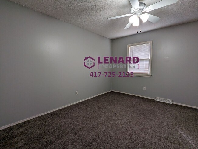 Building Photo - Charming 3-Bedroom Home with Fenced Yard & 2-Car Garage in Springfield