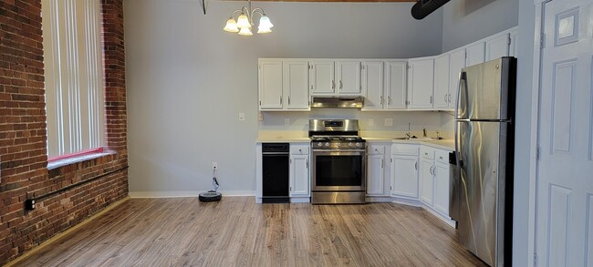 Primary Photo - 470 Silver St