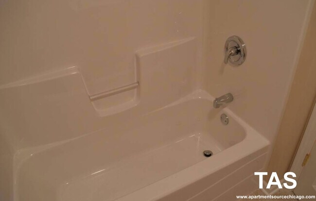 Building Photo - 3211 W Armitage Ave