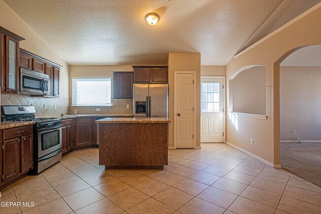 Building Photo - 12712 Roberto Nunez Ln