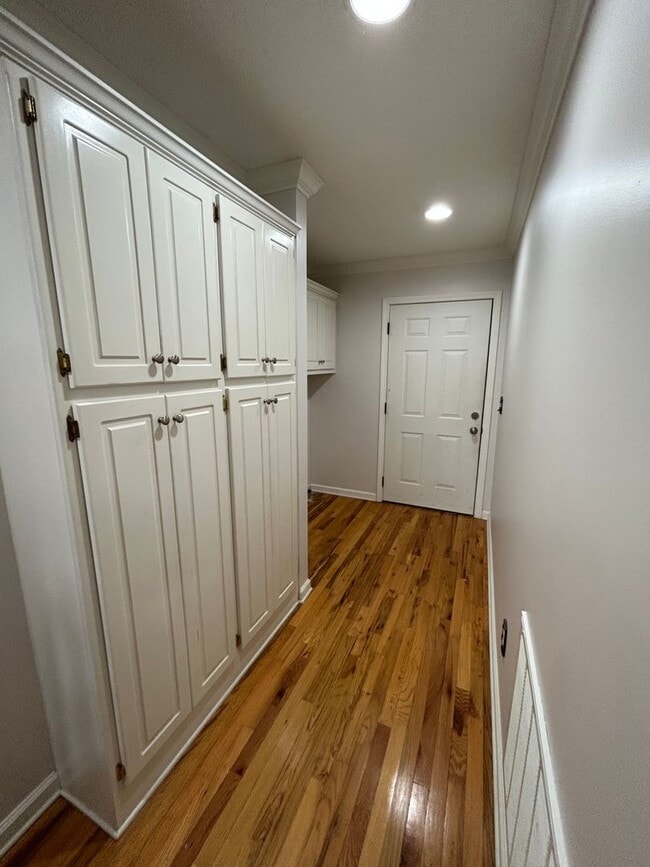 Building Photo - 3/2 Nice House in East Rome $1,895