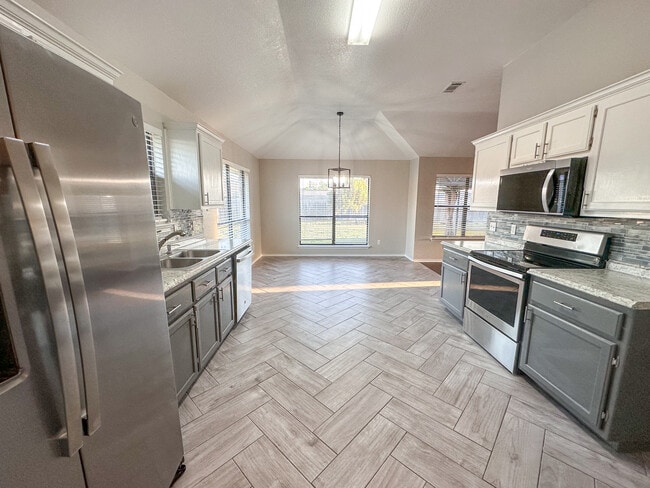 Building Photo - 2701 Littlepine Dr