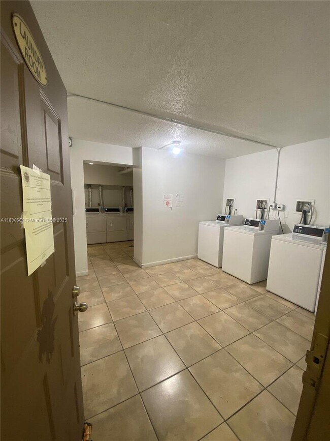 Building Photo - 6930 Miami Gardens Dr