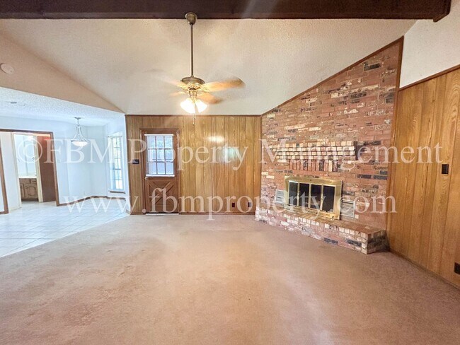 Building Photo - 103 Oak Creek Ct