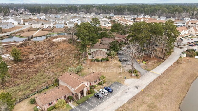 Building Photo - 305 Resort Dr