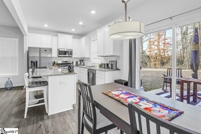 Building Photo - 329 Hartland Pl