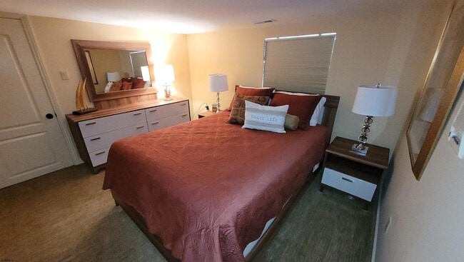 Building Photo - 104 S Avolyn Ave