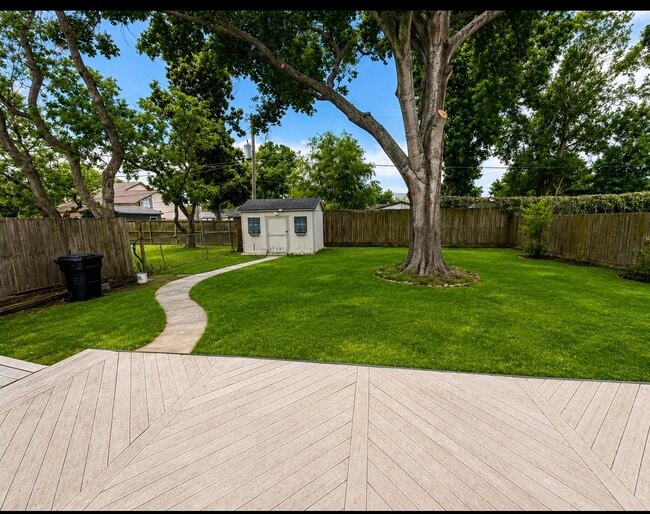 Building Photo - 10415 Norton Dr