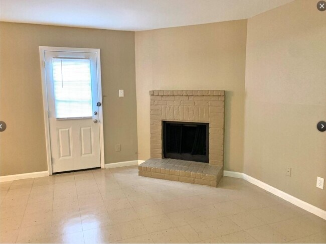 Building Photo - 2200 Cypress Landing Rd