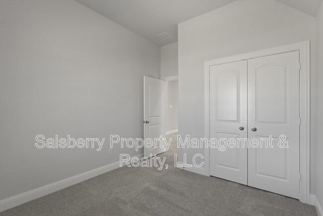 Building Photo - 2021 Daniel Dr