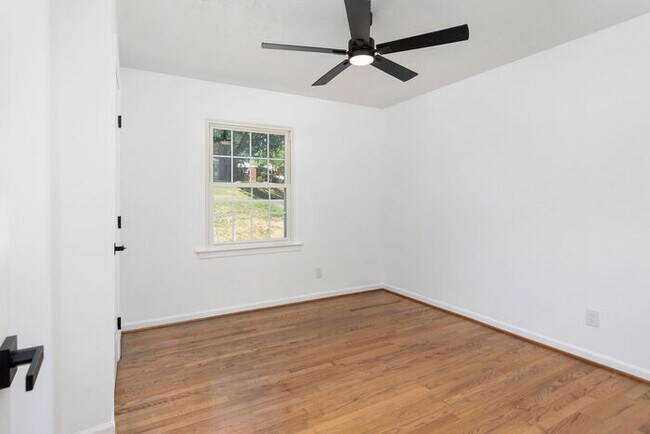 Building Photo - 2208 Banbury St