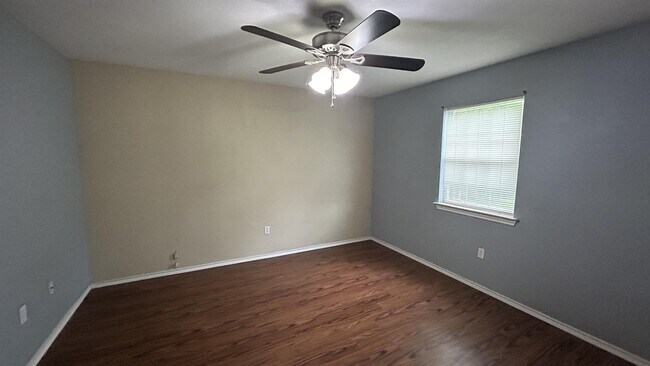 Building Photo - 310 Cooper St