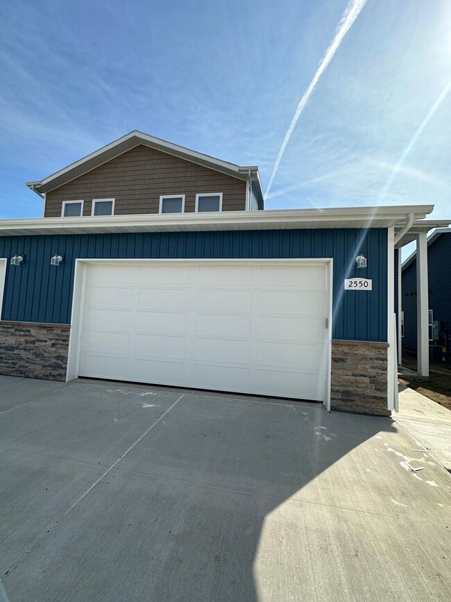 Building Photo - 2554-2550 Granite Dr NW