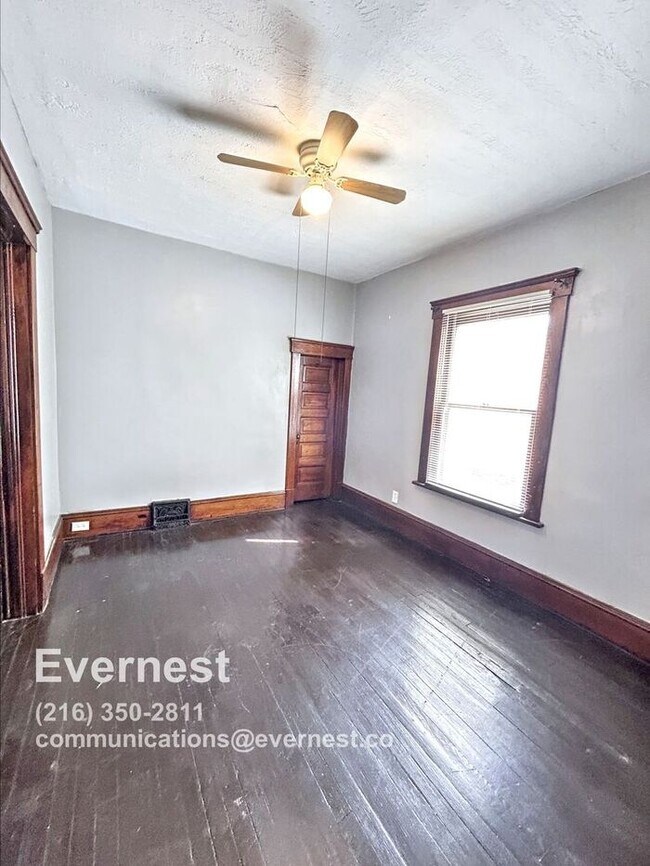 Building Photo - Charming 2-Bedroom Home with Convenient Lo...