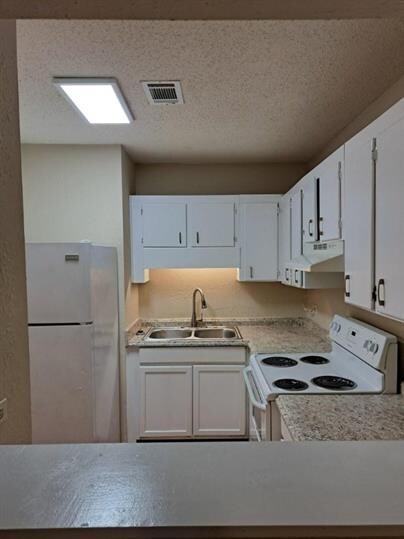 Building Photo - 872 Deerwood Ln