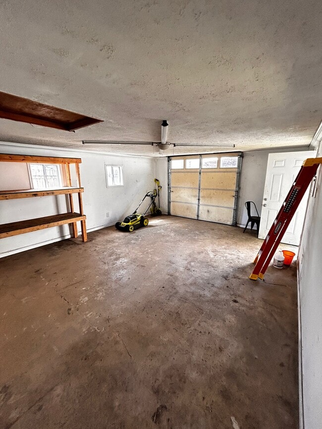 Building Photo - 511 W Little Creek Rd