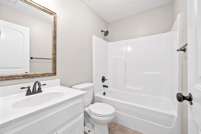 Building Photo - Pet Friendly Three Bedroom with Bonus!