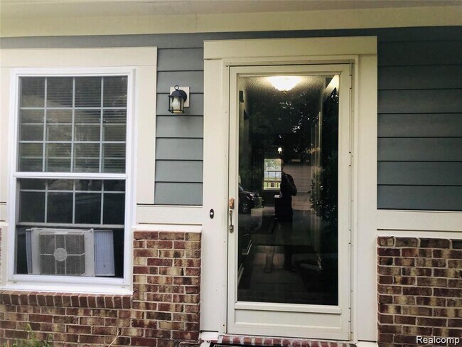 Building Photo - 41419 Cornell Dr