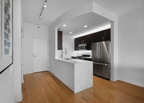 Building Photo - 303 W Ohio St