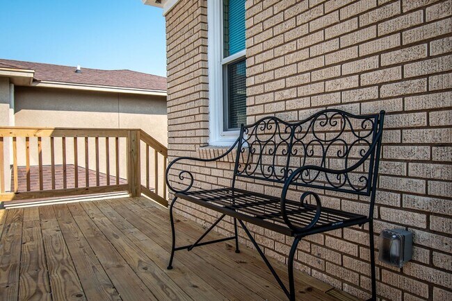 Building Photo - Ready for move in