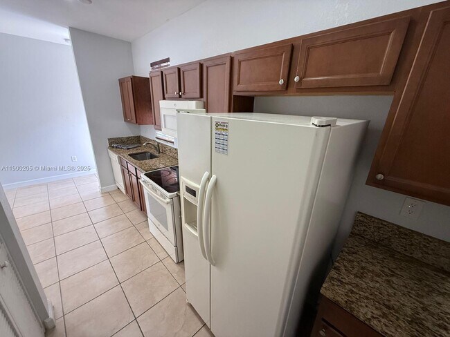 Building Photo - 9061 SW 169th Ct