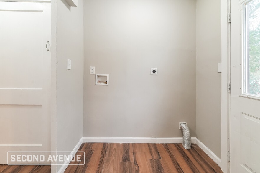 Building Photo - 203 Maple St