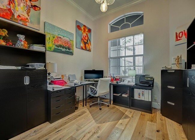 Building Photo - 8980 Lakeview Pl