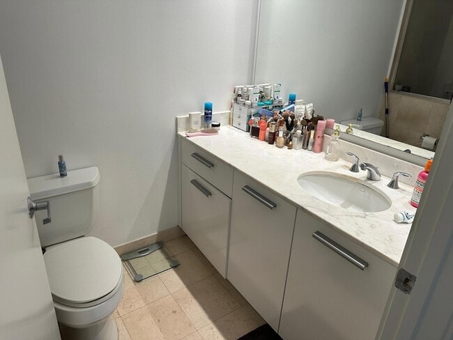 Building Photo - 1060 Brickell Ave