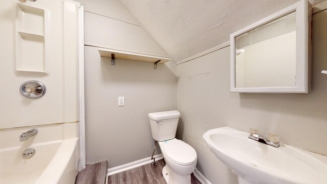 Building Photo - 3224 Walton Ave