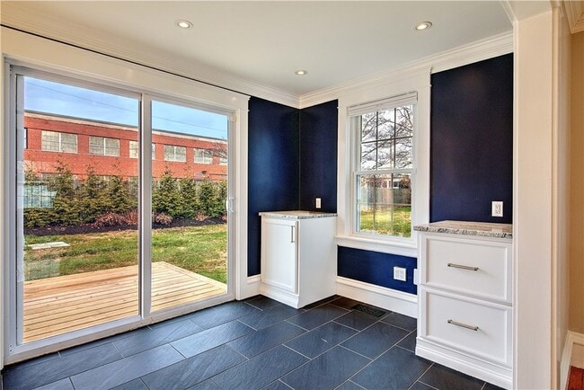 Building Photo - 11 Elmcroft Ave