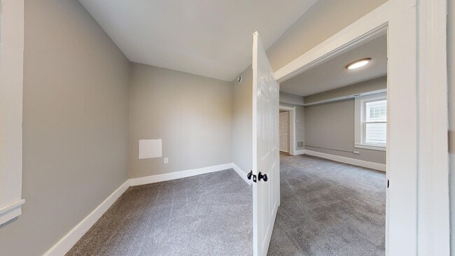 Building Photo - Old Brooklyn Area - 3 Bedroom Single Famil...