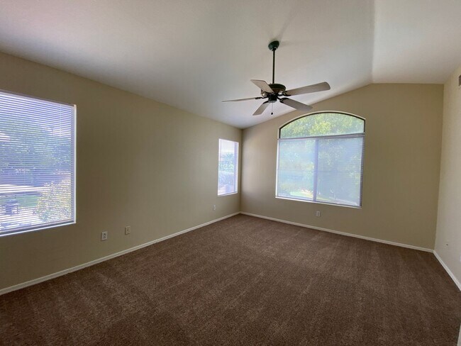 Building Photo - Spacious 4 bedroom home in Peoria!
