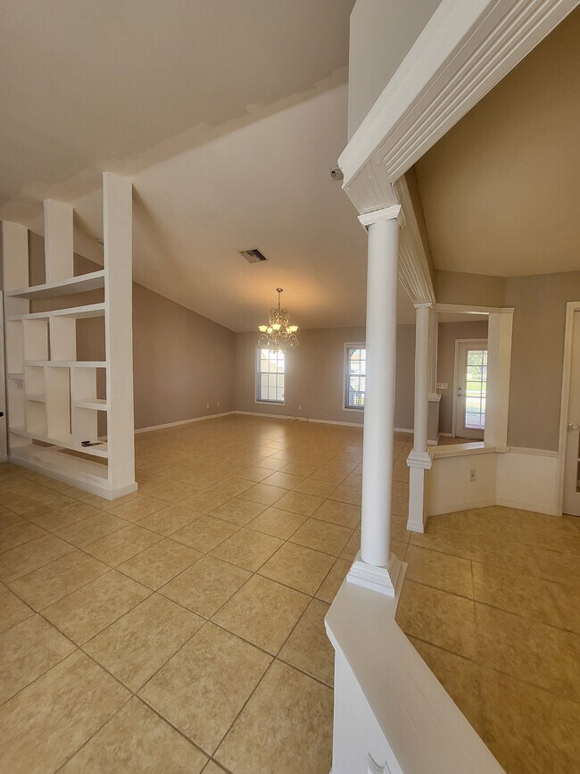 Building Photo - 1008 NW 12th Terrace