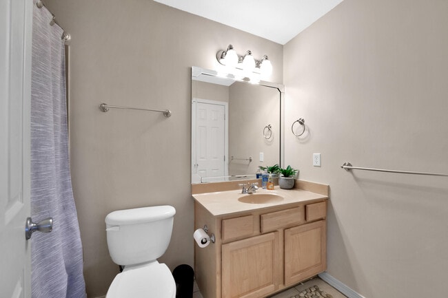 Building Photo - 1916 Kadima Cir