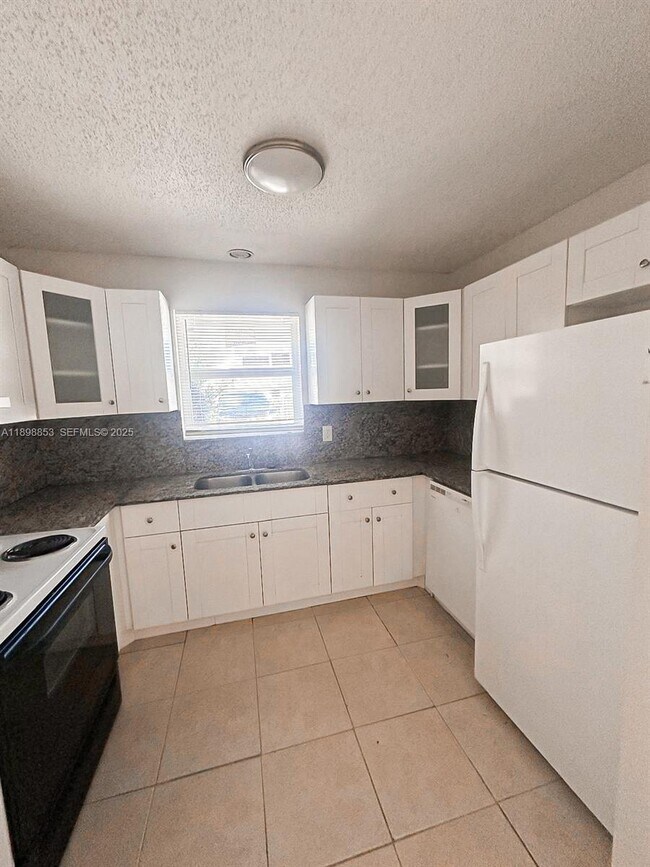 Building Photo - 3962 Park Ln