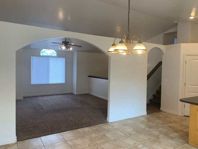 Building Photo - Spacious 5 Bedroom in Roy!