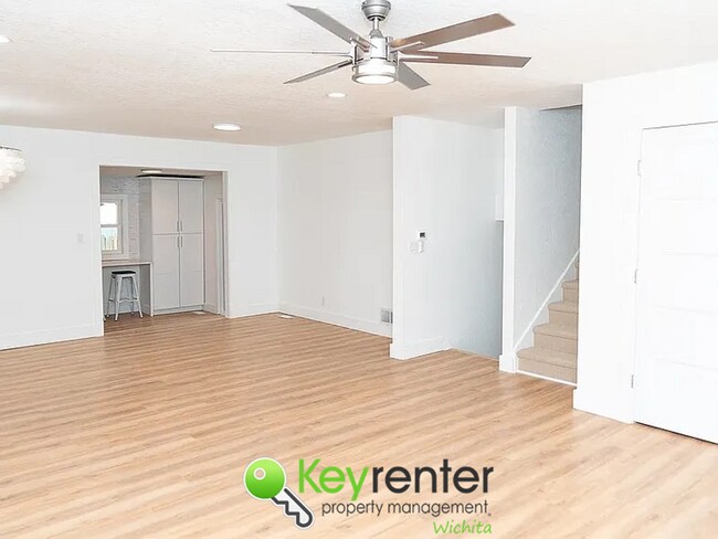 Building Photo - NOVEMBER FREE RENT!! Spacious 4-Bedroom / ...
