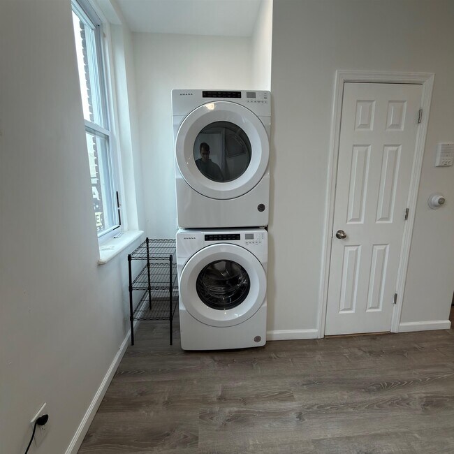 Building Photo - 737 Montgomery St