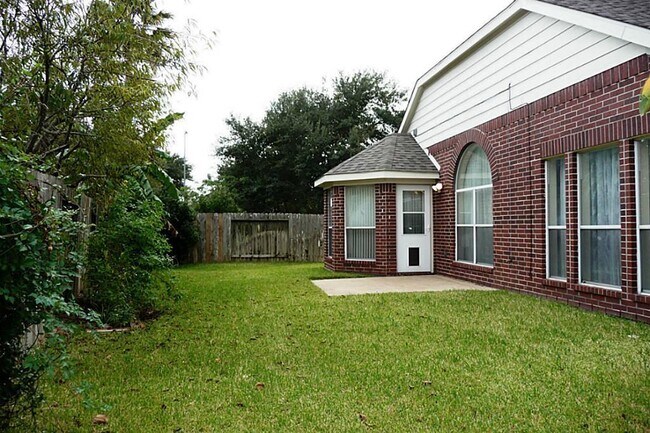 Building Photo - 211 Hartwood Ct