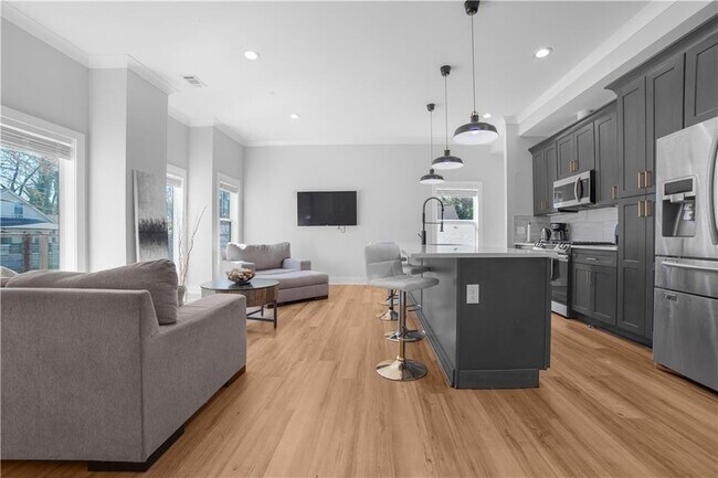 Building Photo - 957 Ashby Grove SW
