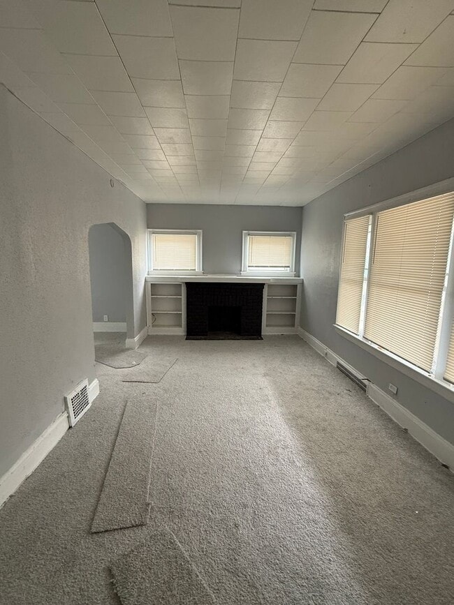 Building Photo - 4bd Single Section 8 *1/2 OFF SECURITY DEPOSIT SPECIAL*